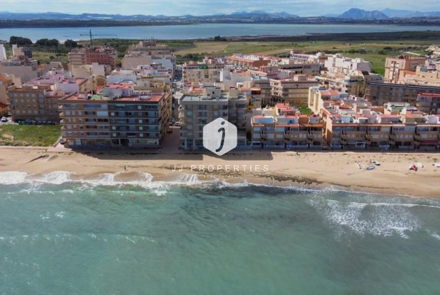 Segunda mano - Apartamento / piso -
Torrevieja - La Mata