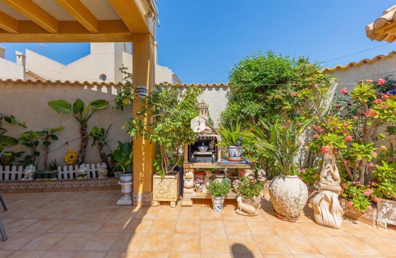 Segunda mano - Chalet -
Torrevieja - Los Frutales