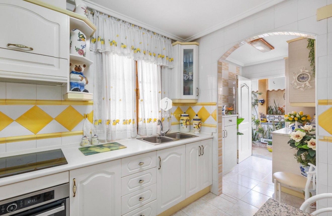 Segunda mano - Chalet -
Torrevieja - Los Frutales