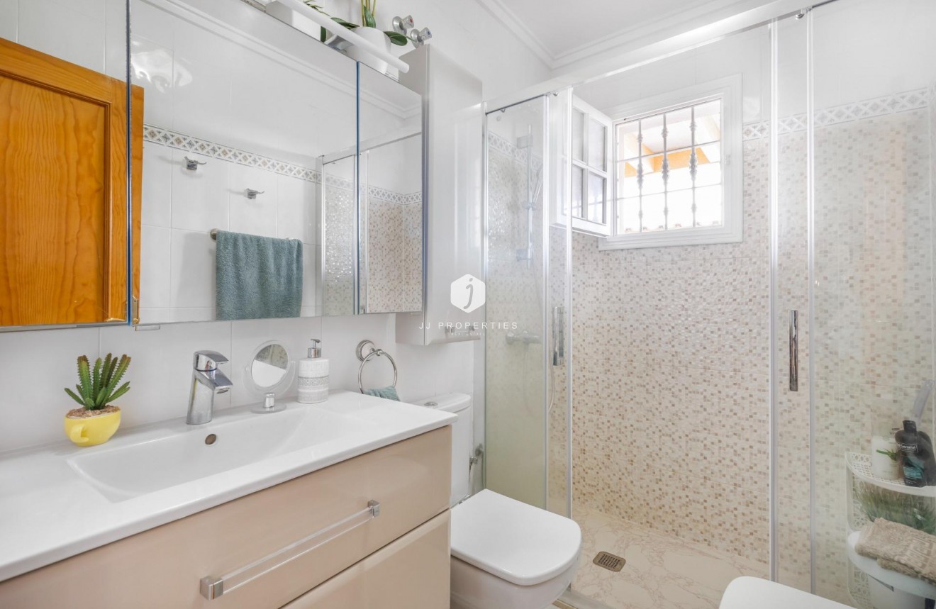 Segunda mano - Chalet -
Torrevieja - Los Frutales