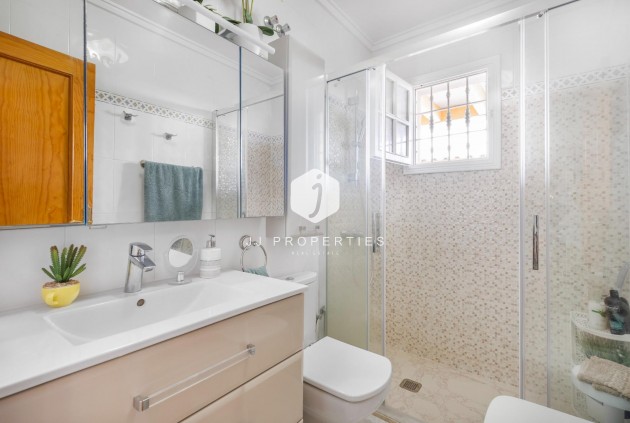 Segunda mano - Chalet -
Torrevieja - Los Frutales