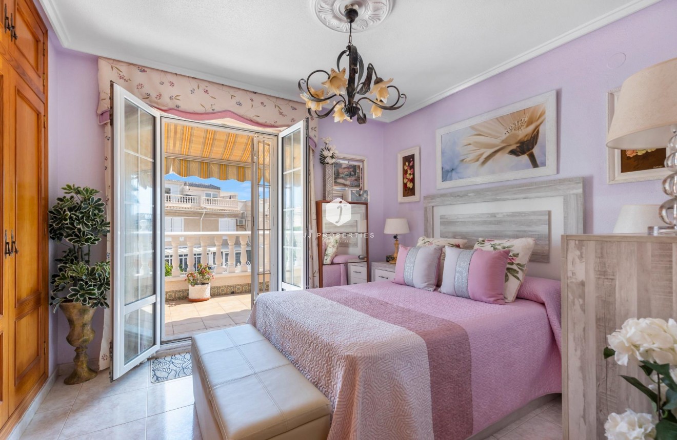 Segunda mano - Chalet -
Torrevieja - Los Frutales