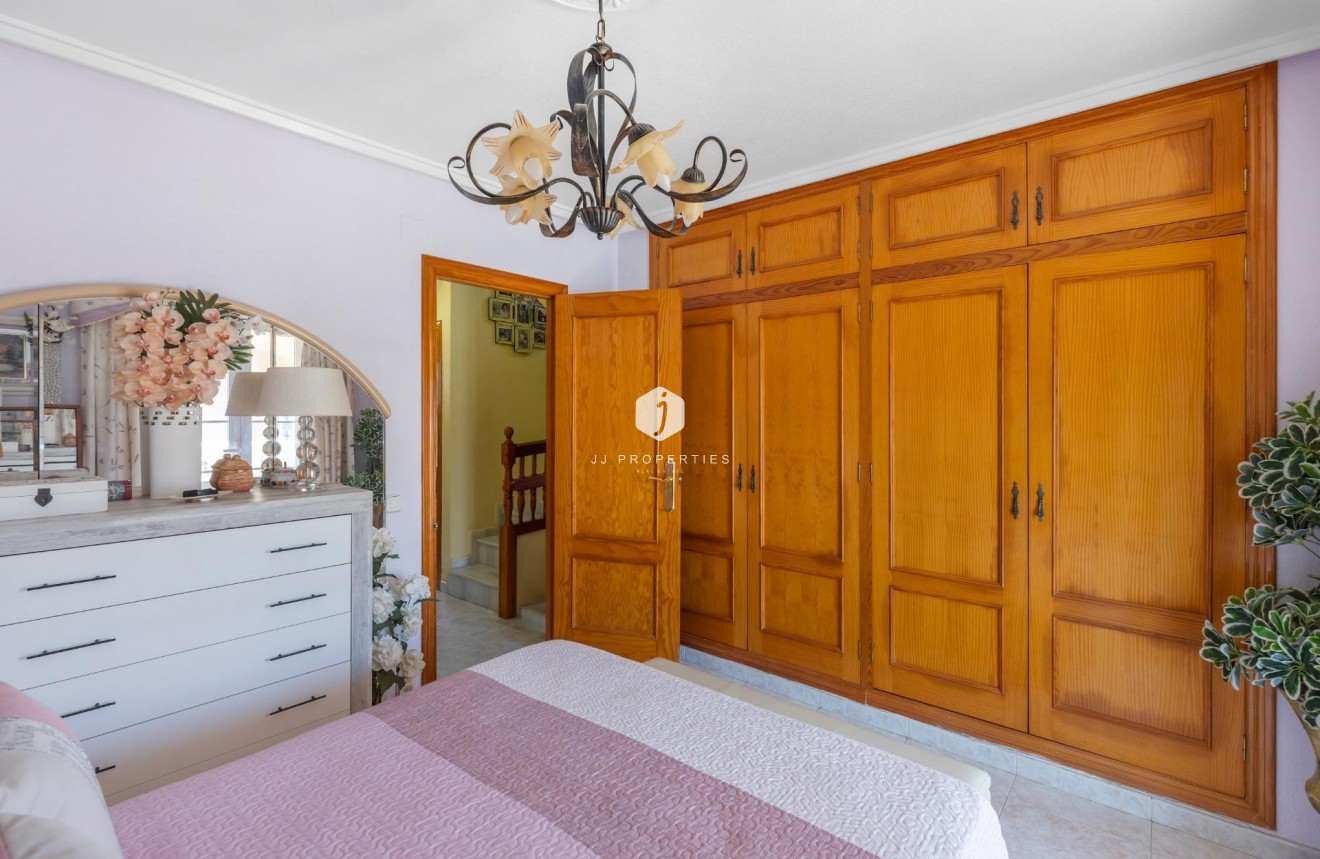 Segunda mano - Chalet -
Torrevieja - Los Frutales