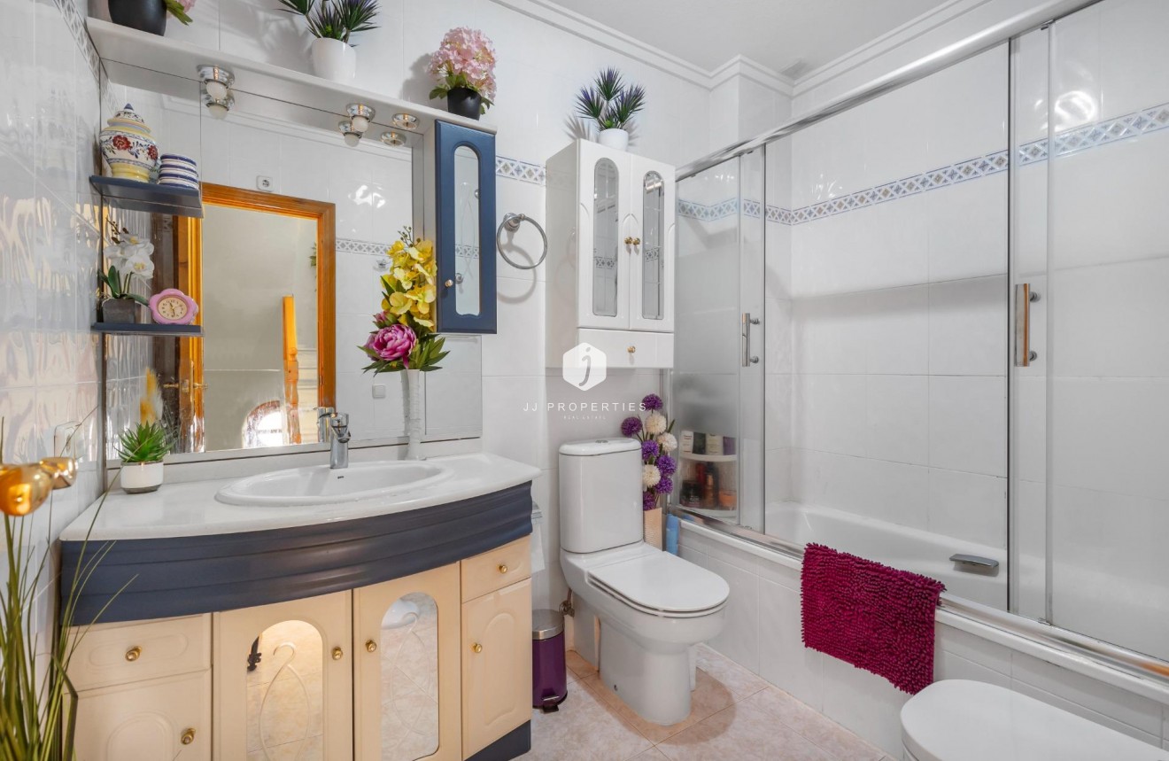 Segunda mano - Chalet -
Torrevieja - Los Frutales