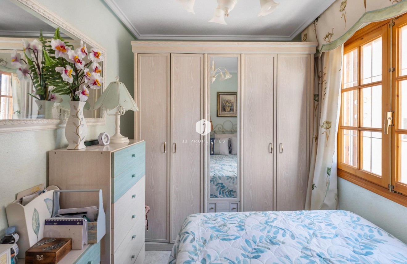 Segunda mano - Chalet -
Torrevieja - Los Frutales