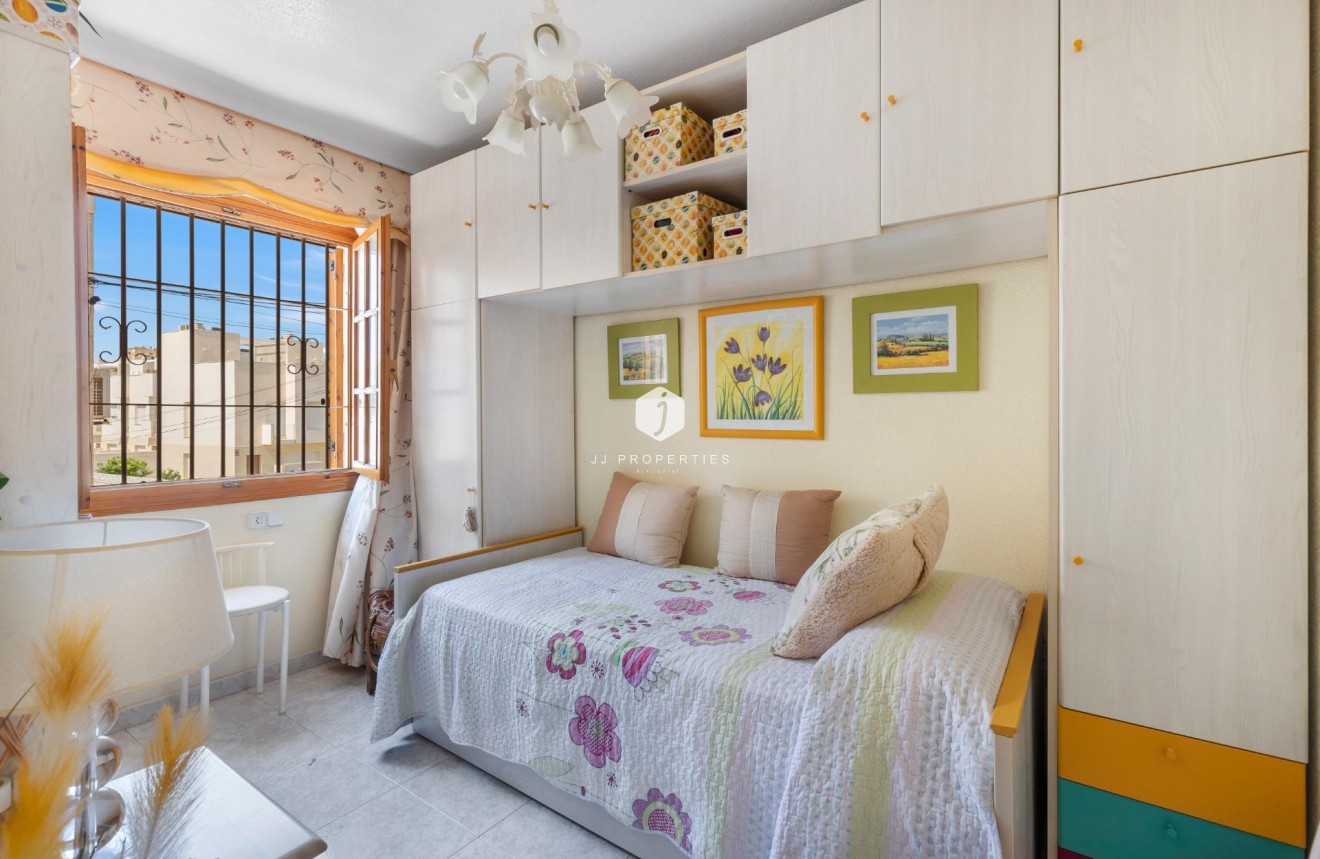 Segunda mano - Chalet -
Torrevieja - Los Frutales