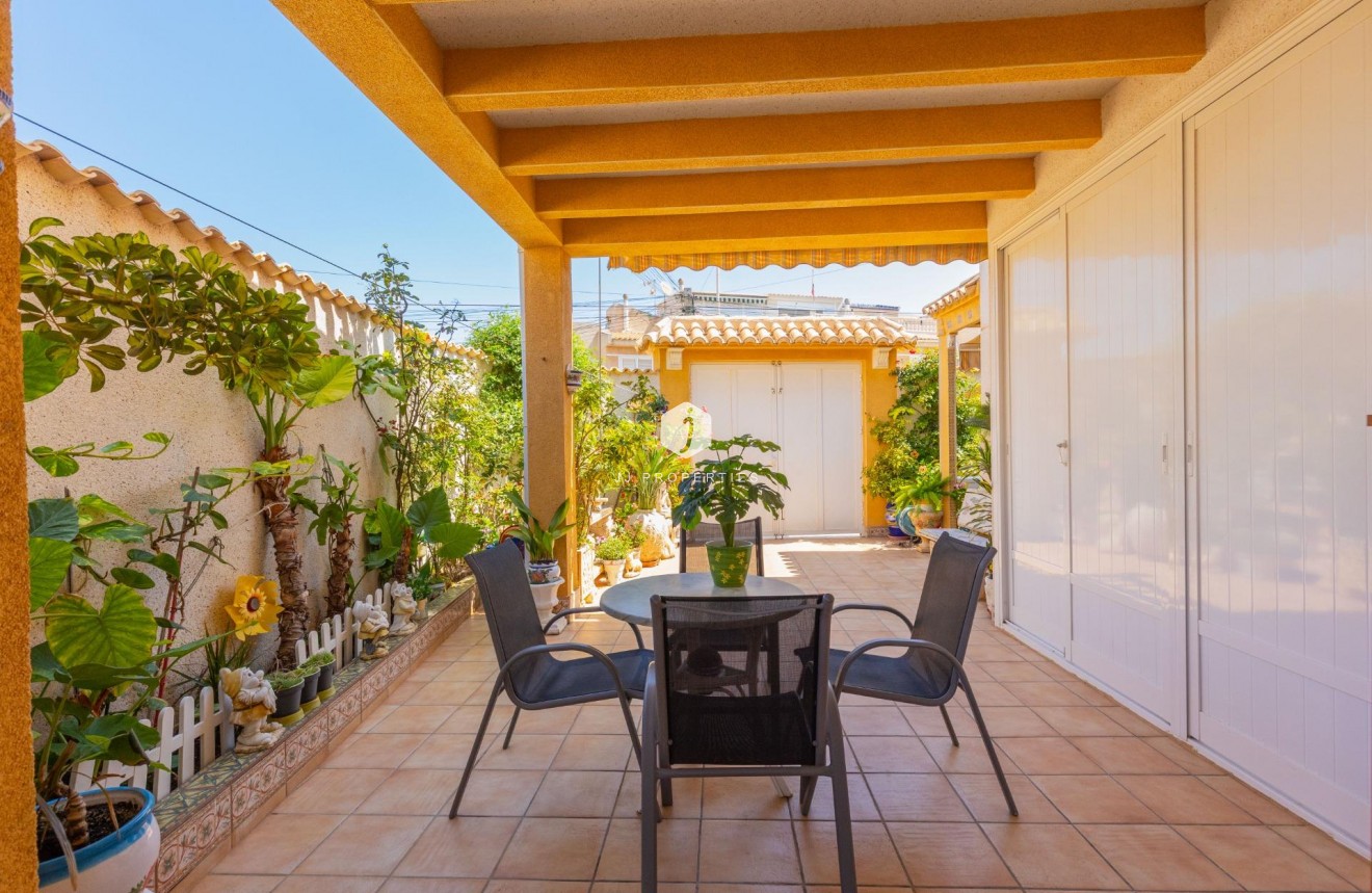 Segunda mano - Chalet -
Torrevieja - Los Frutales