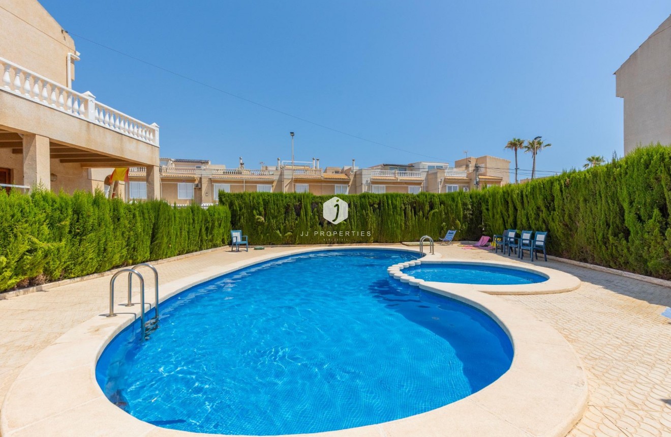 Segunda mano - Chalet -
Torrevieja - Los Frutales