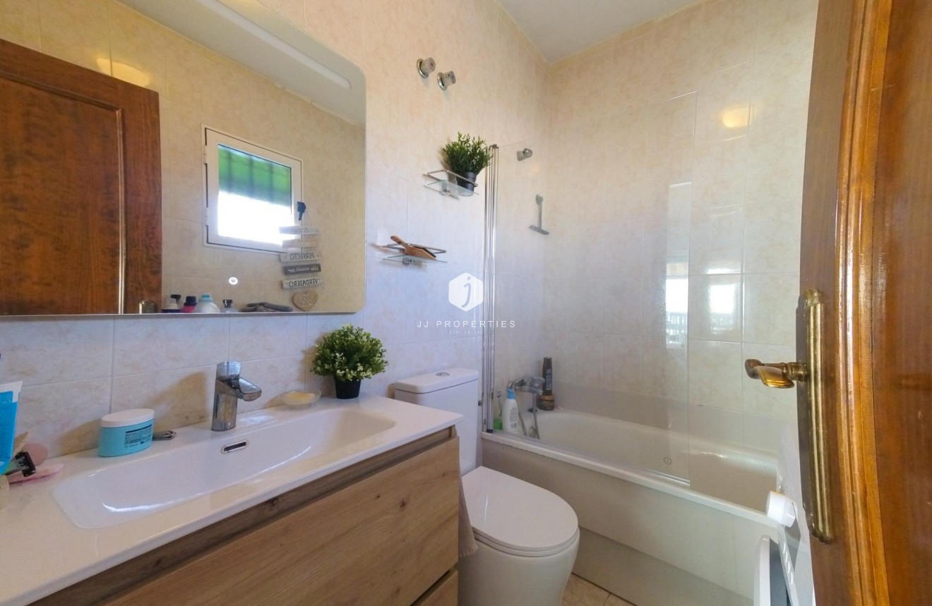 Segunda mano - Apartamento / piso -
Torrevieja - La Mata