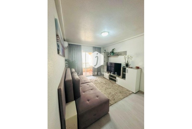 Segunda mano - Apartamento / piso -
Torrevieja - Centro