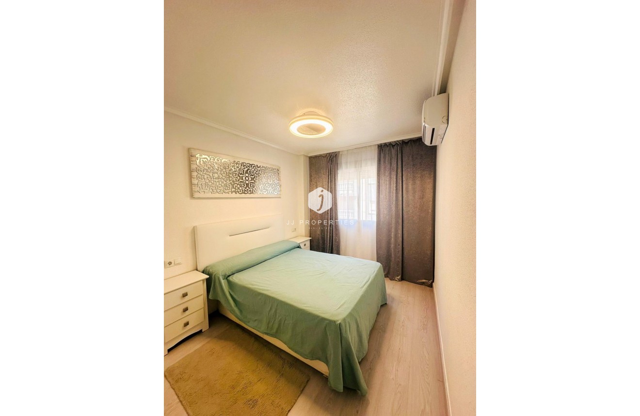 Segunda mano - Apartamento / piso -
Torrevieja - Centro