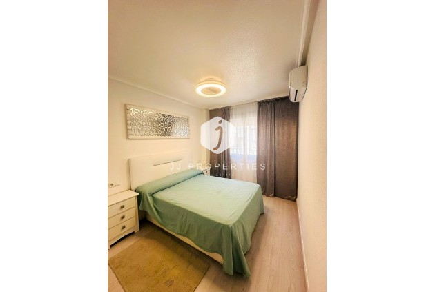 Segunda mano - Apartamento / piso -
Torrevieja - Centro