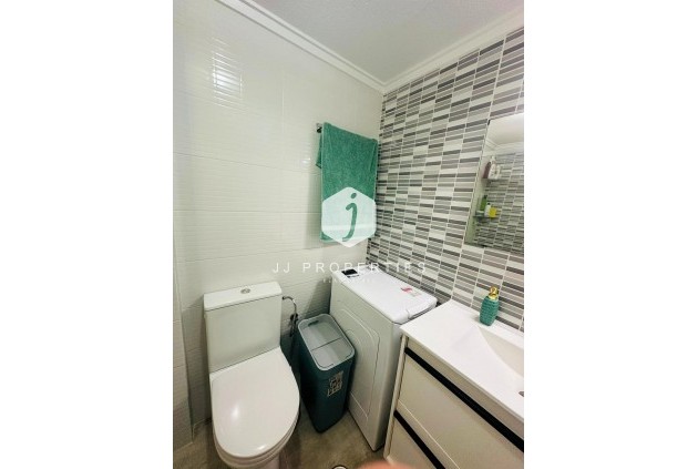 Segunda mano - Apartamento / piso -
Torrevieja - Centro