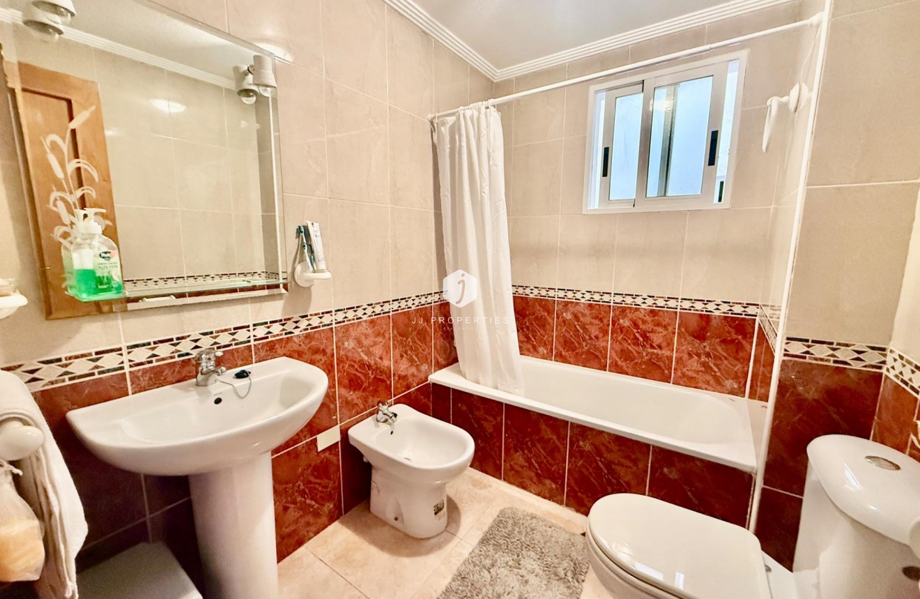 Segunda mano - Apartamento / piso -
Torrevieja - Centro