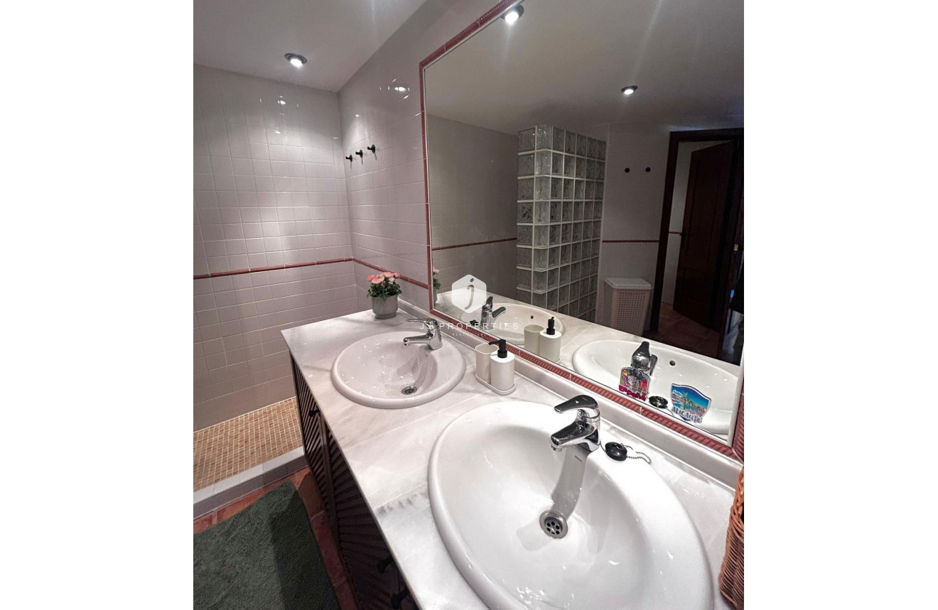 Segunda mano - Apartamento / piso -
Torrevieja - Punta prima