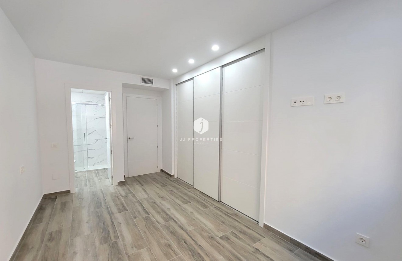 Segunda mano - Apartamento / piso -
Torrevieja - Playa del Cura