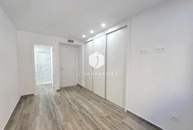 Segunda mano - Apartamento / piso -
Torrevieja - Playa del Cura