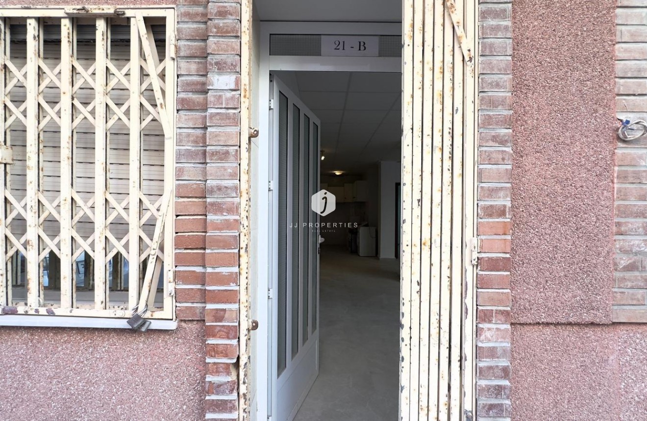 Segunda mano - Apartamento / piso -
Torrevieja - Centro