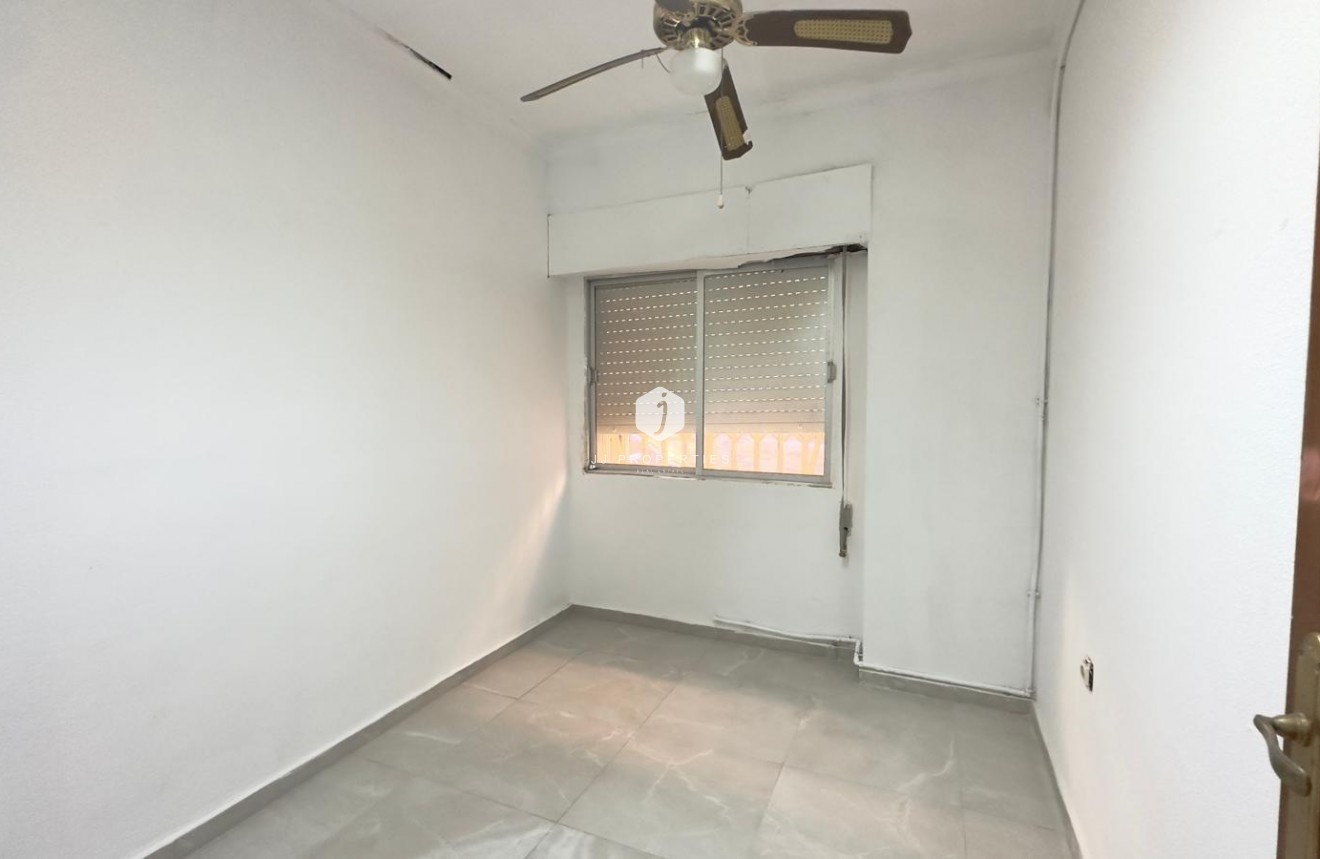 Segunda mano - Apartamento / piso -
Torrevieja - Centro