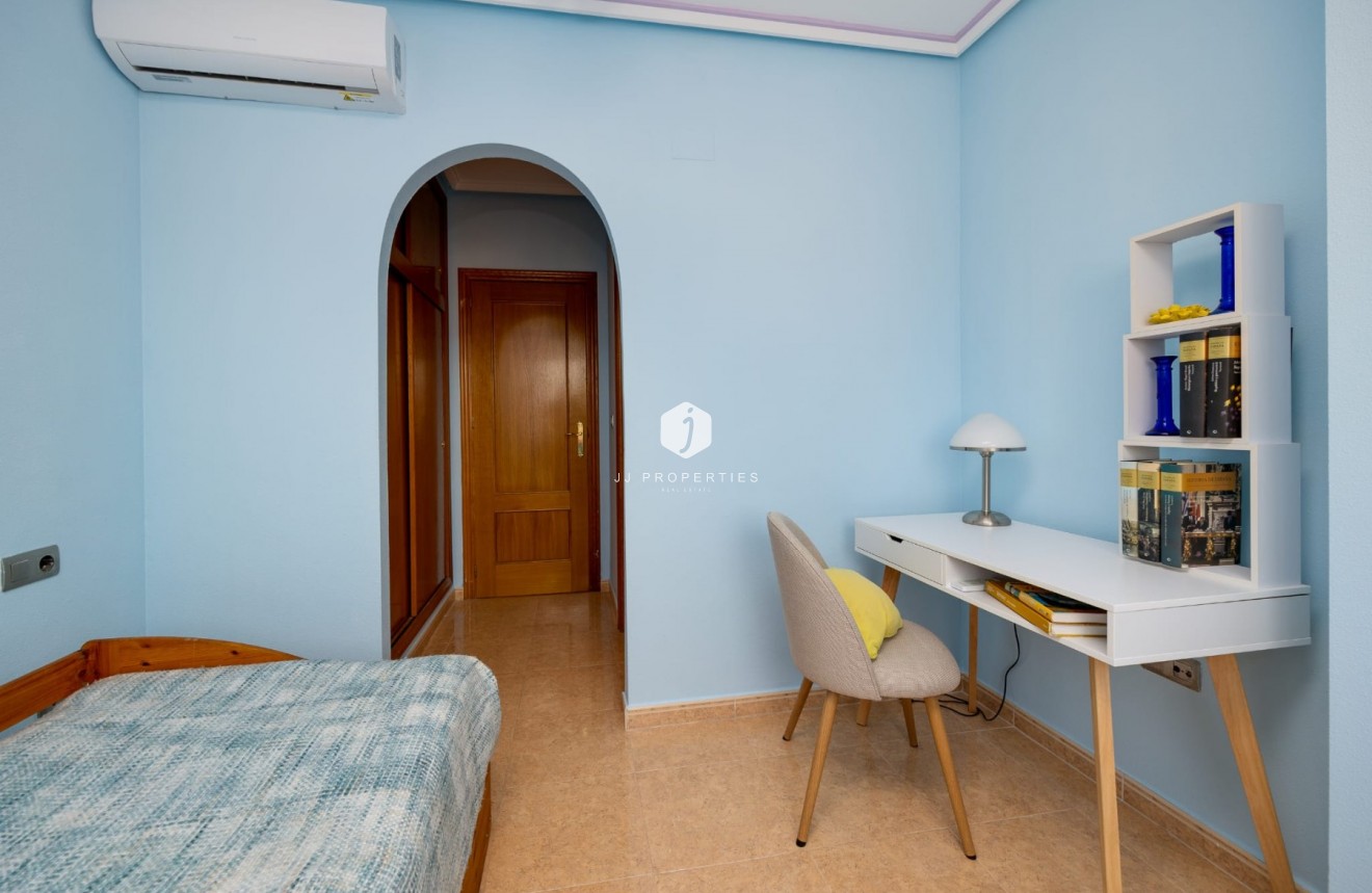 Segunda mano - Apartamento / piso -
Jacarilla - Inland