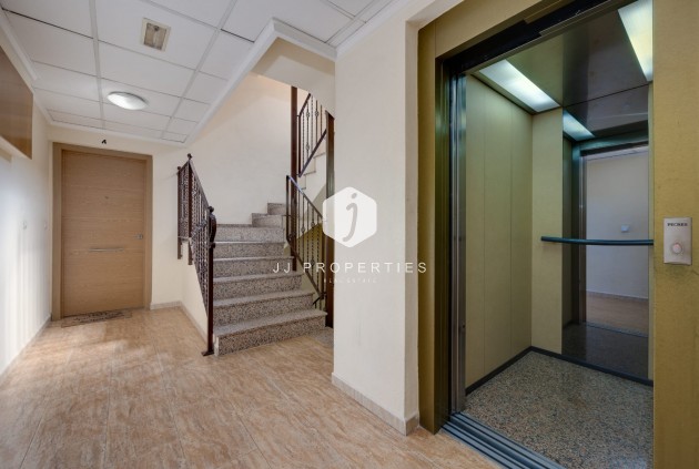 Segunda mano - Apartamento / piso -
Jacarilla - Inland