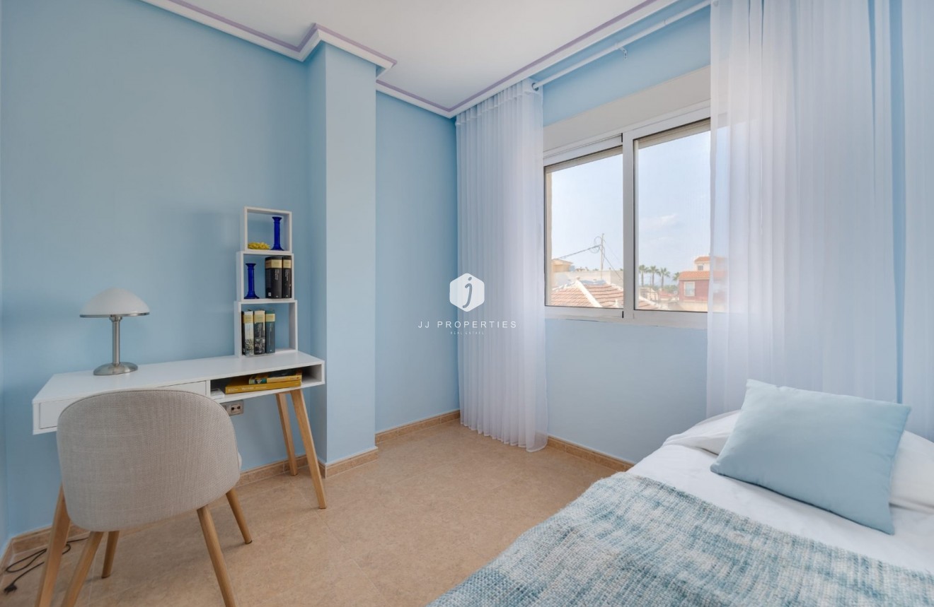 Segunda mano - Apartamento / piso -
Jacarilla - Inland