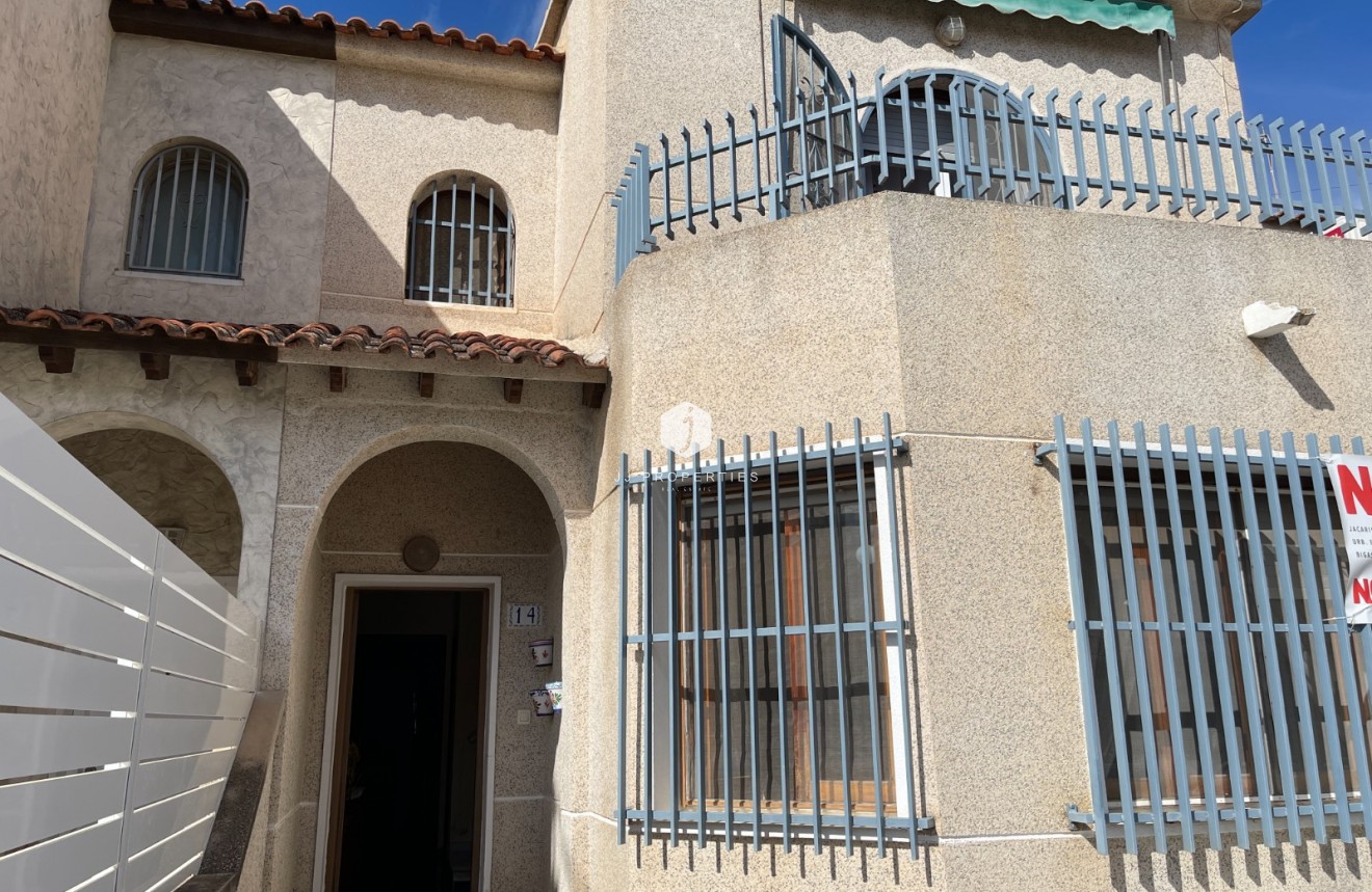 Segunda mano - Chalet -
Jacarilla - Inland