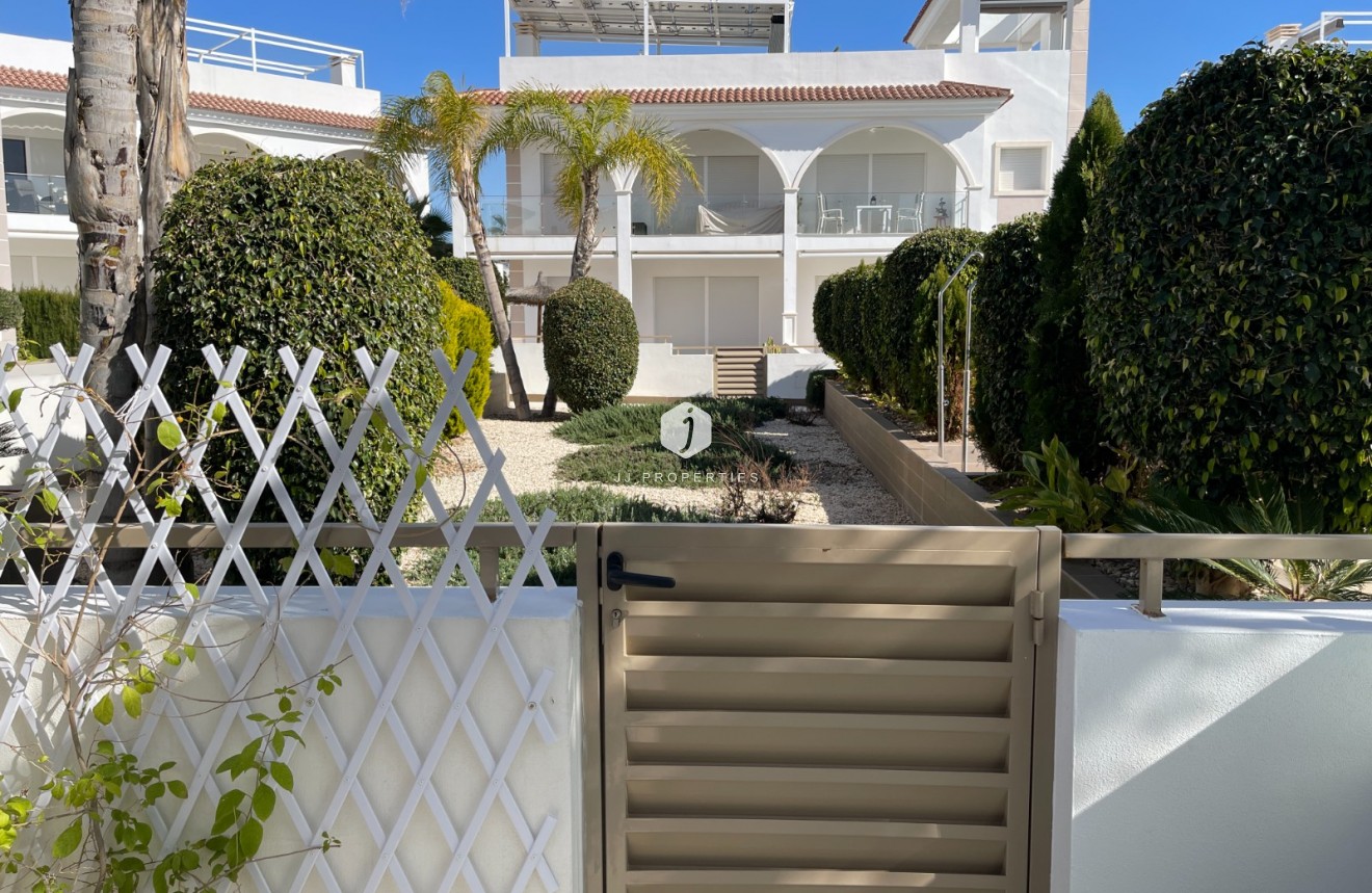 D'occasion - Appartement -
Rojales - Inland