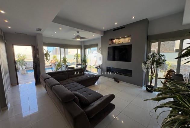 Aus zweiter Hand - Villa -
Orihuela Costa - Costa Blanca