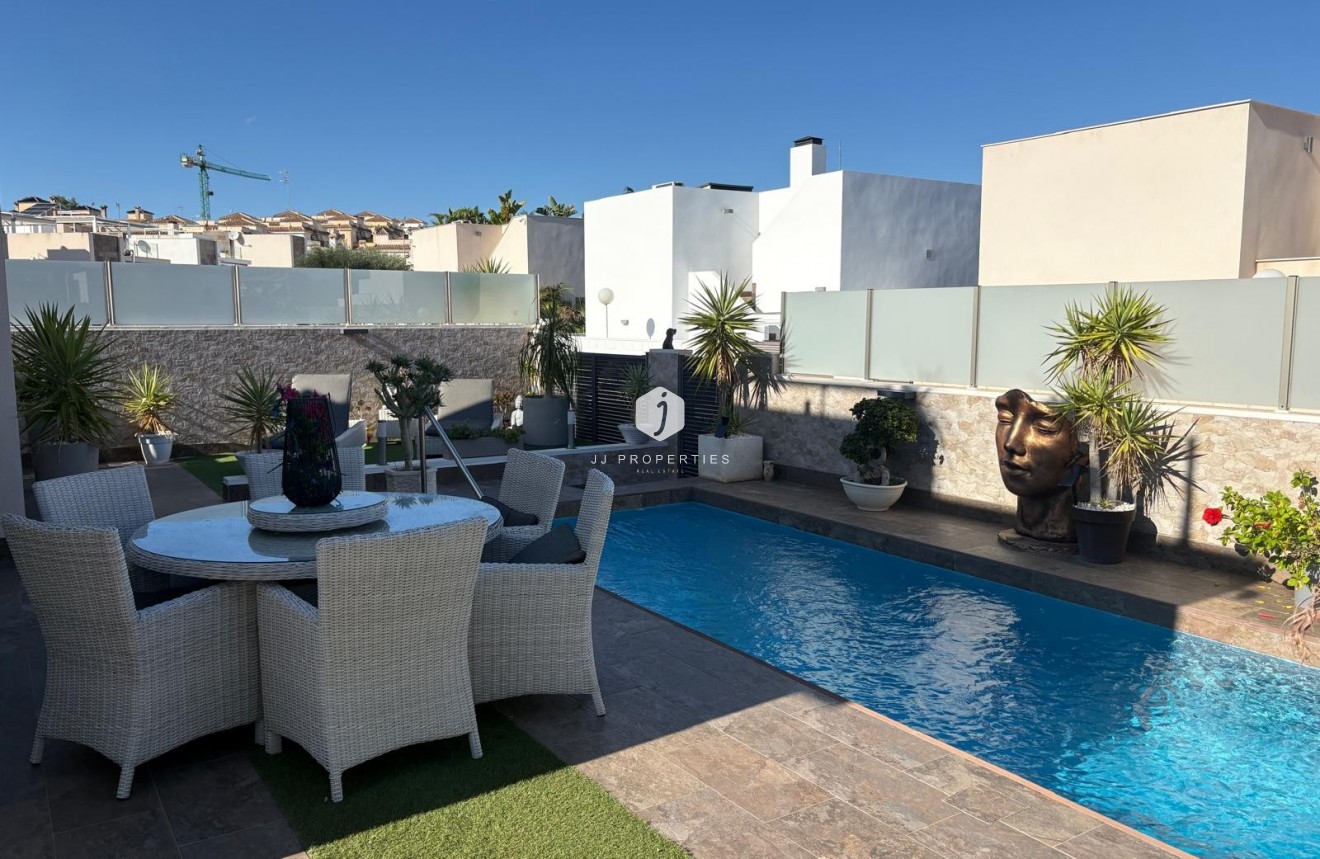 Aus zweiter Hand - Villa -
Orihuela Costa - Costa Blanca