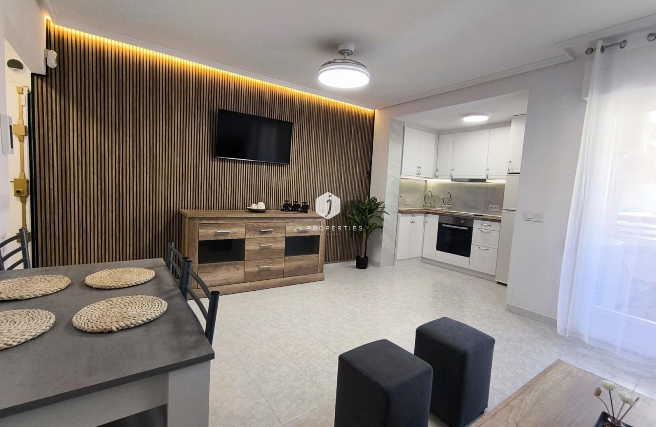 Segunda mano - Apartamento / piso -
Torrevieja - El molino