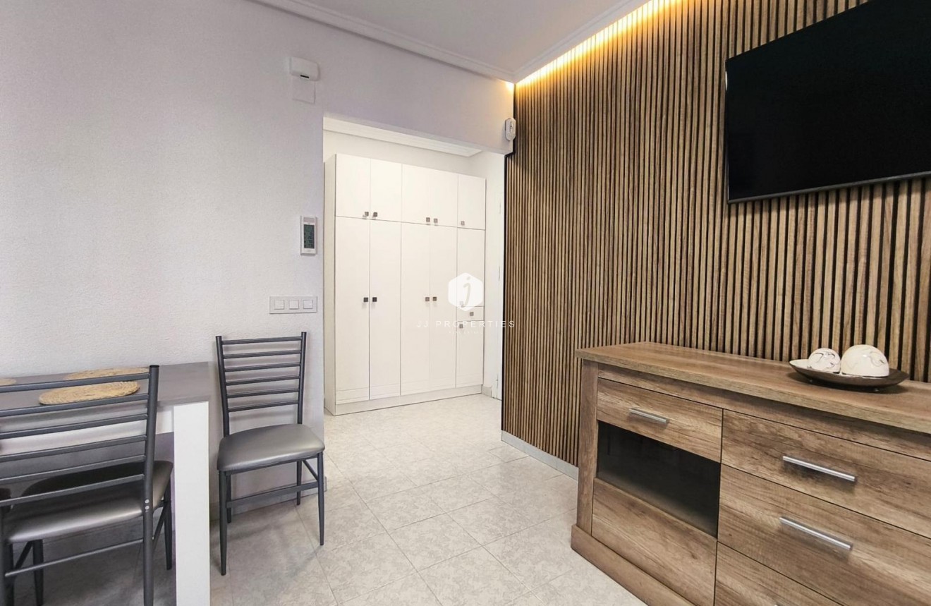 Segunda mano - Apartamento / piso -
Torrevieja - El molino