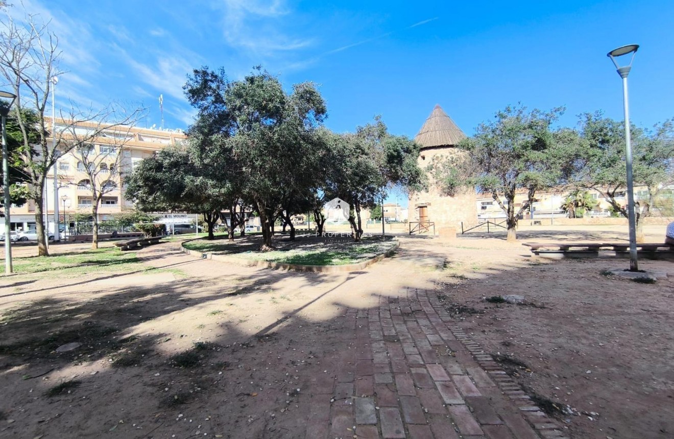 Segunda mano - Apartamento / piso -
Torrevieja - El molino