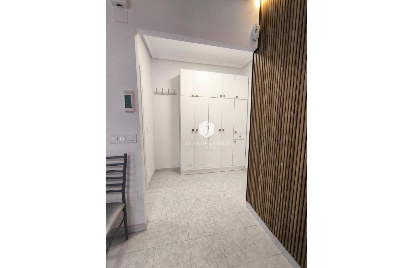 Segunda mano - Apartamento / piso -
Torrevieja - El molino