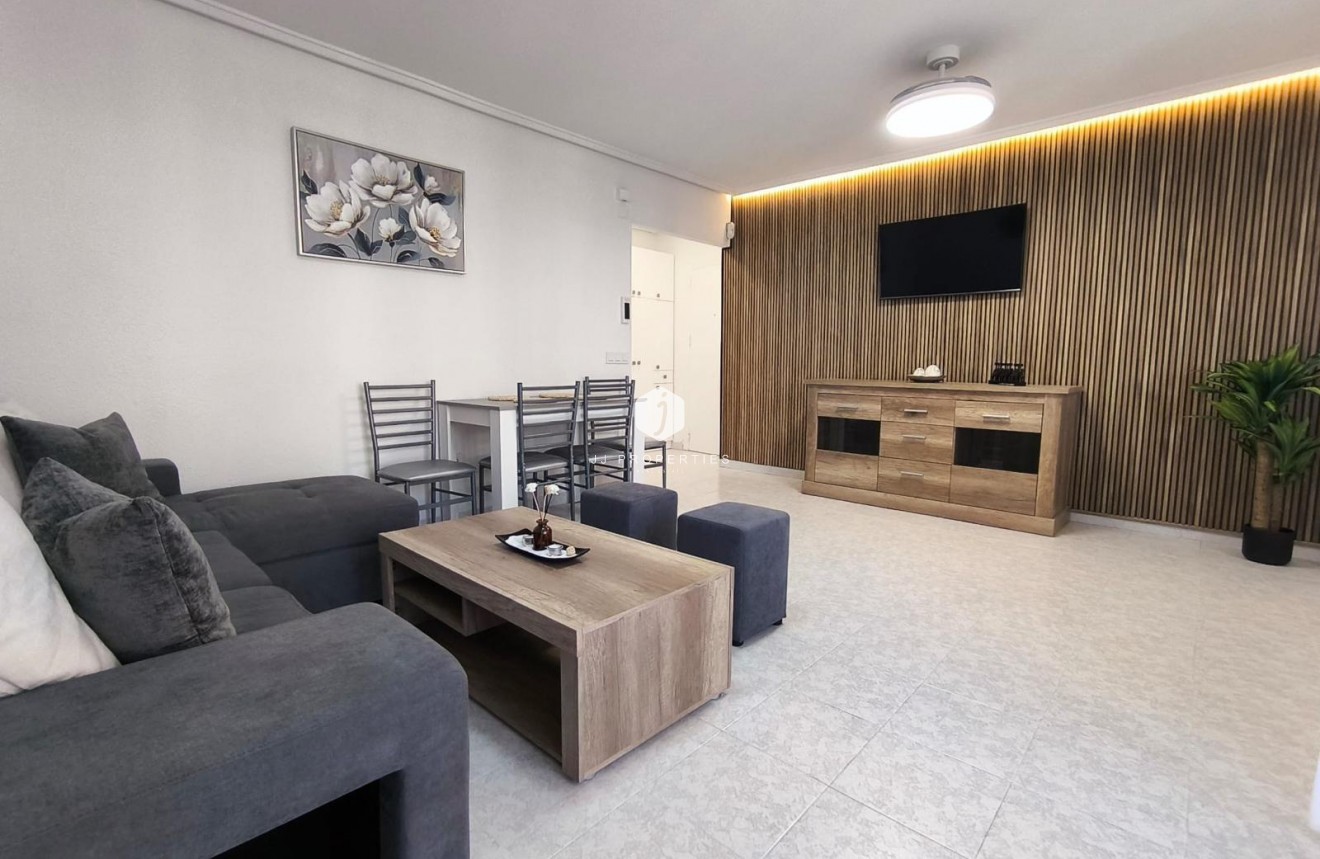 Segunda mano - Apartamento / piso -
Torrevieja - El molino