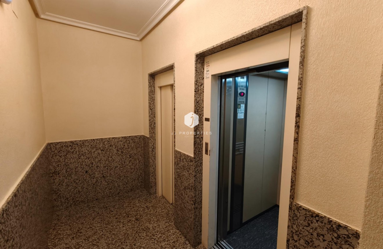 Segunda mano - Apartamento / piso -
Torrevieja - Estacion de autobuses