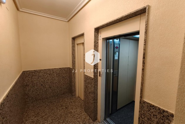 Segunda mano - Apartamento / piso -
Torrevieja - Estacion de autobuses