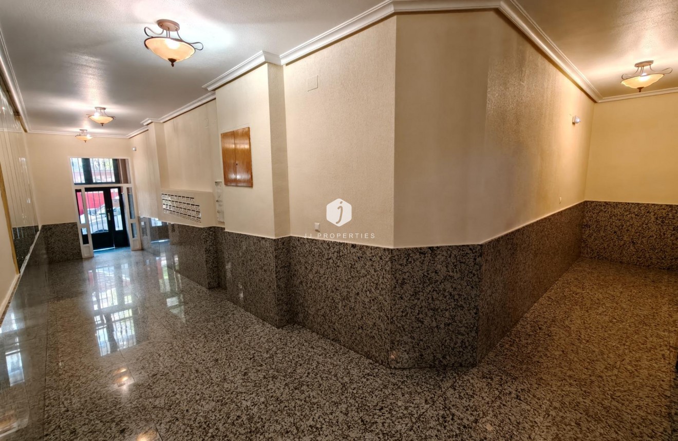 Segunda mano - Apartamento / piso -
Torrevieja - Estacion de autobuses