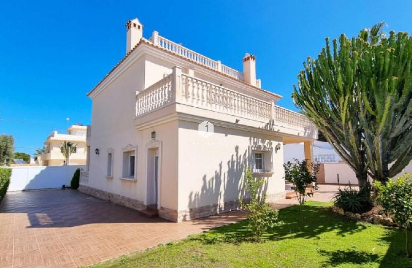 Resale - Chalet -
Cabo Roig - Costa Blanca