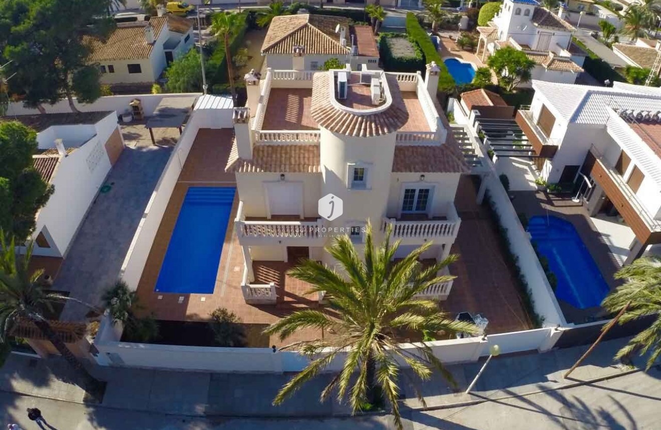 Resale - Chalet -
Cabo Roig - Costa Blanca