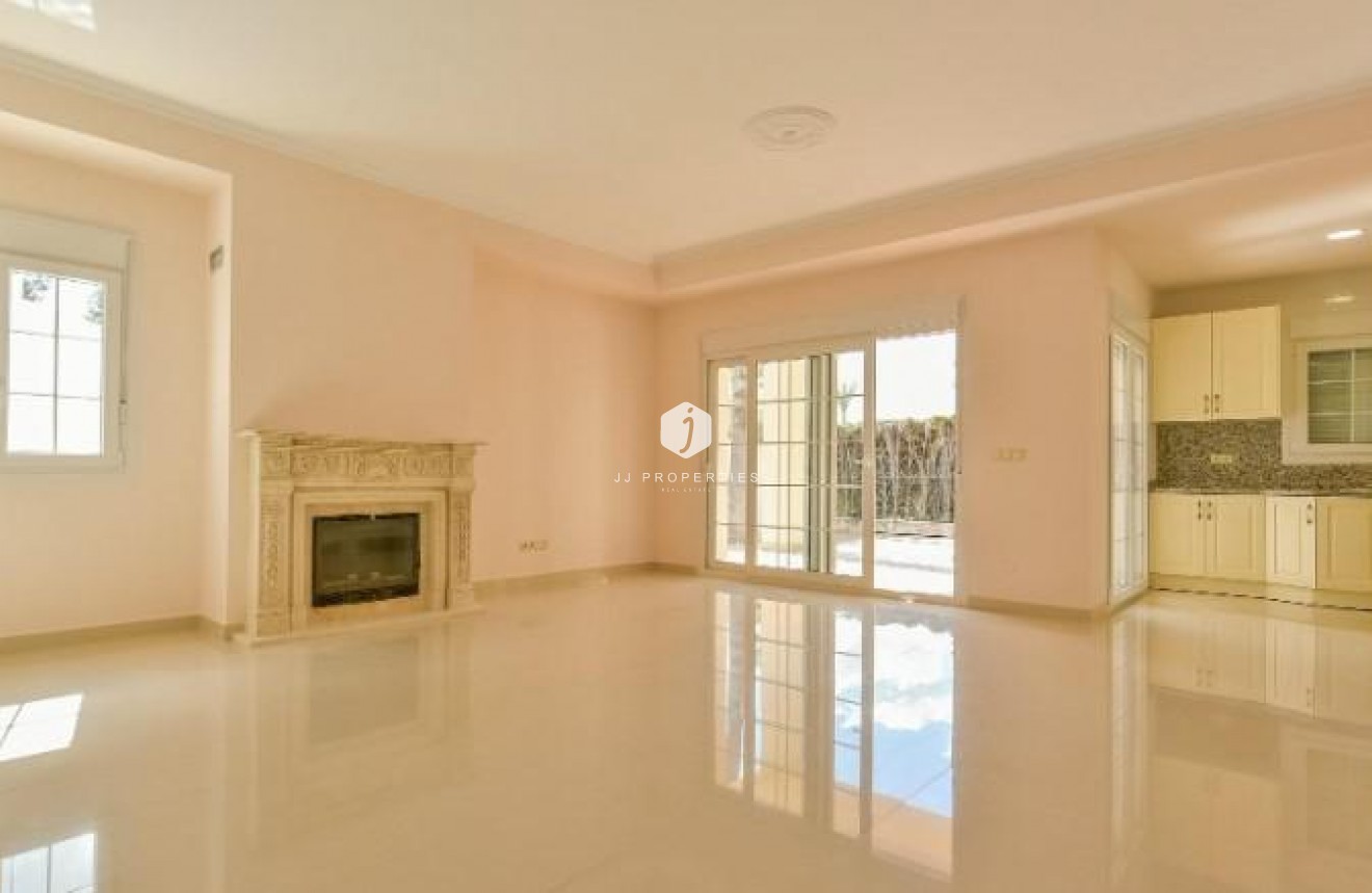 Resale - Chalet -
Cabo Roig - Costa Blanca