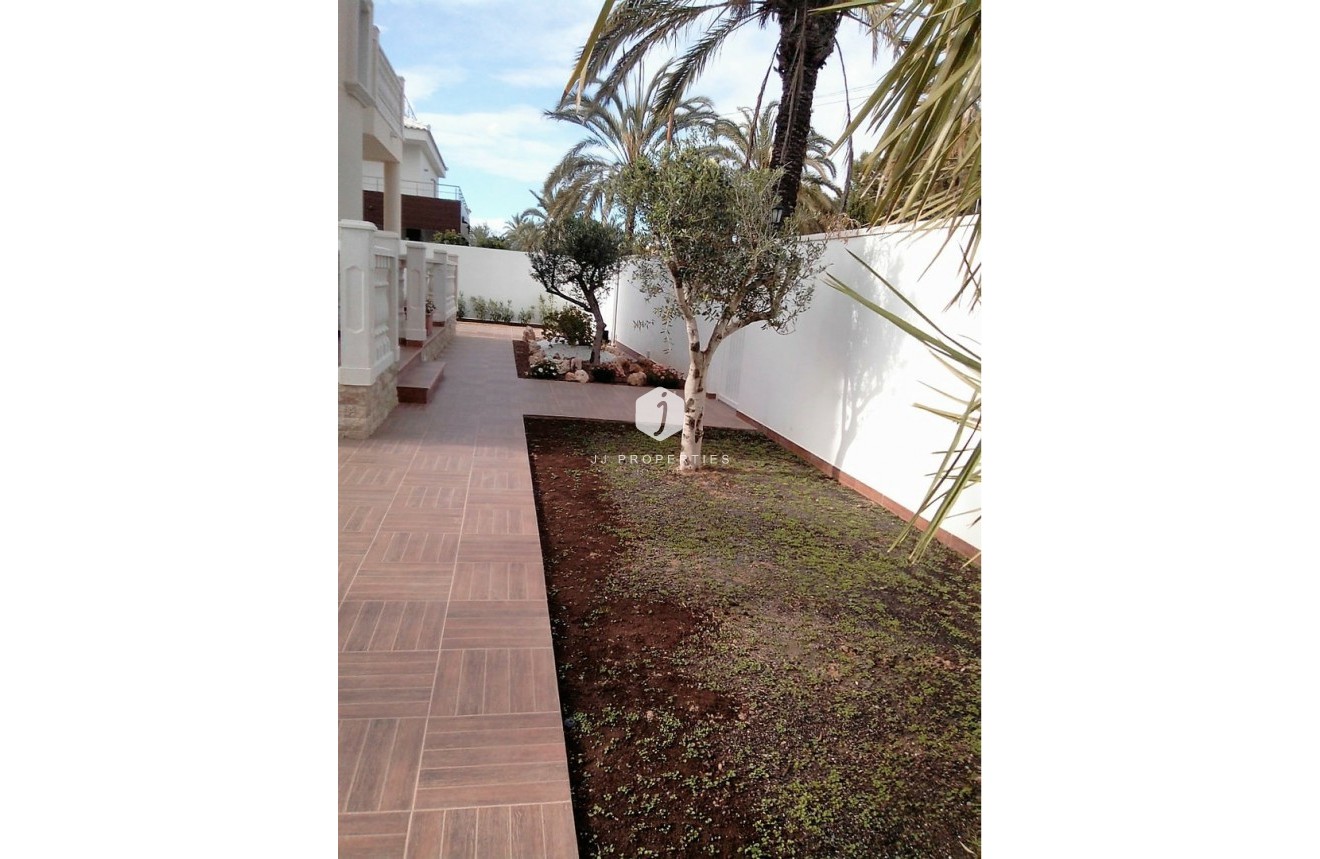 Resale - Chalet -
Cabo Roig - Costa Blanca