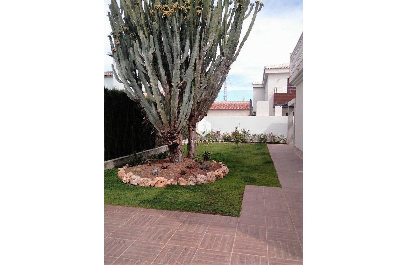 Resale - Chalet -
Cabo Roig - Costa Blanca