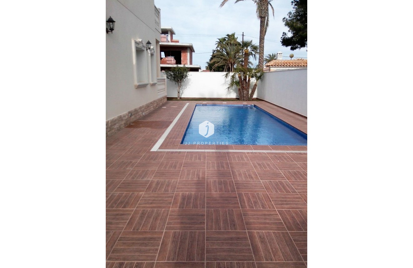 Resale - Chalet -
Cabo Roig - Costa Blanca