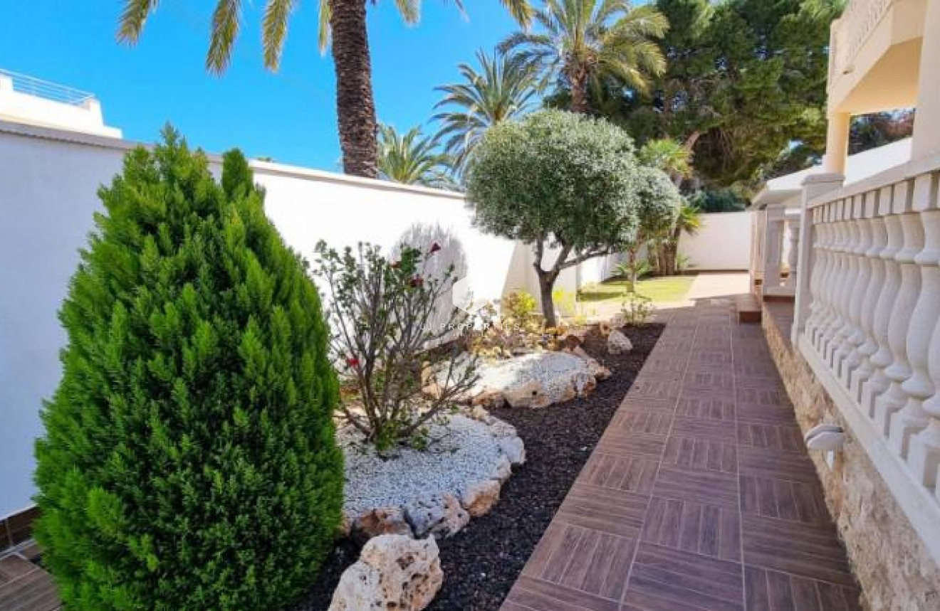 Resale - Chalet -
Cabo Roig - Costa Blanca