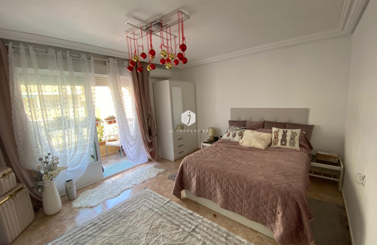 D'occasion - Appartement -
Torrevieja - Costa Blanca