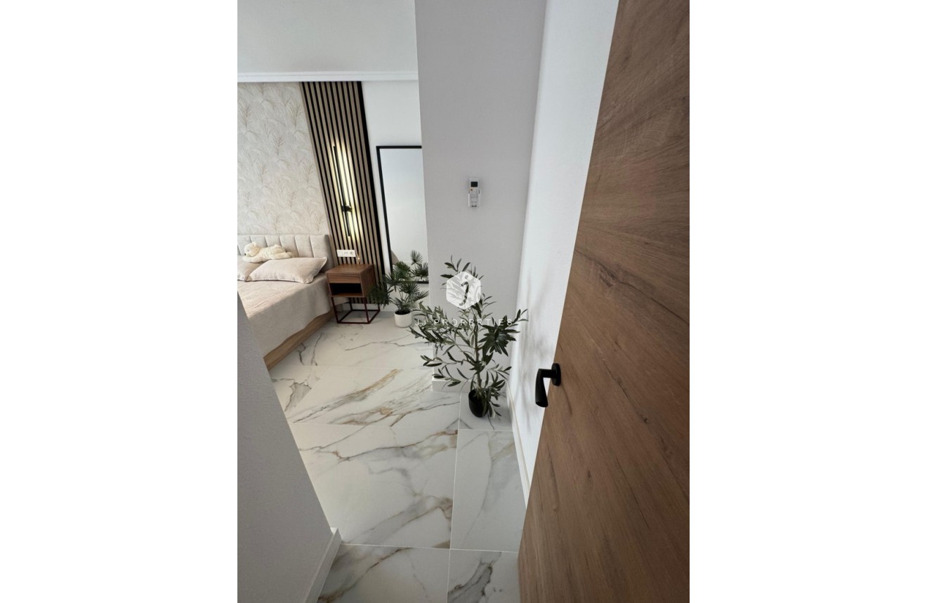 Segunda mano - Apartamento / piso -
Torrevieja - Costa Blanca