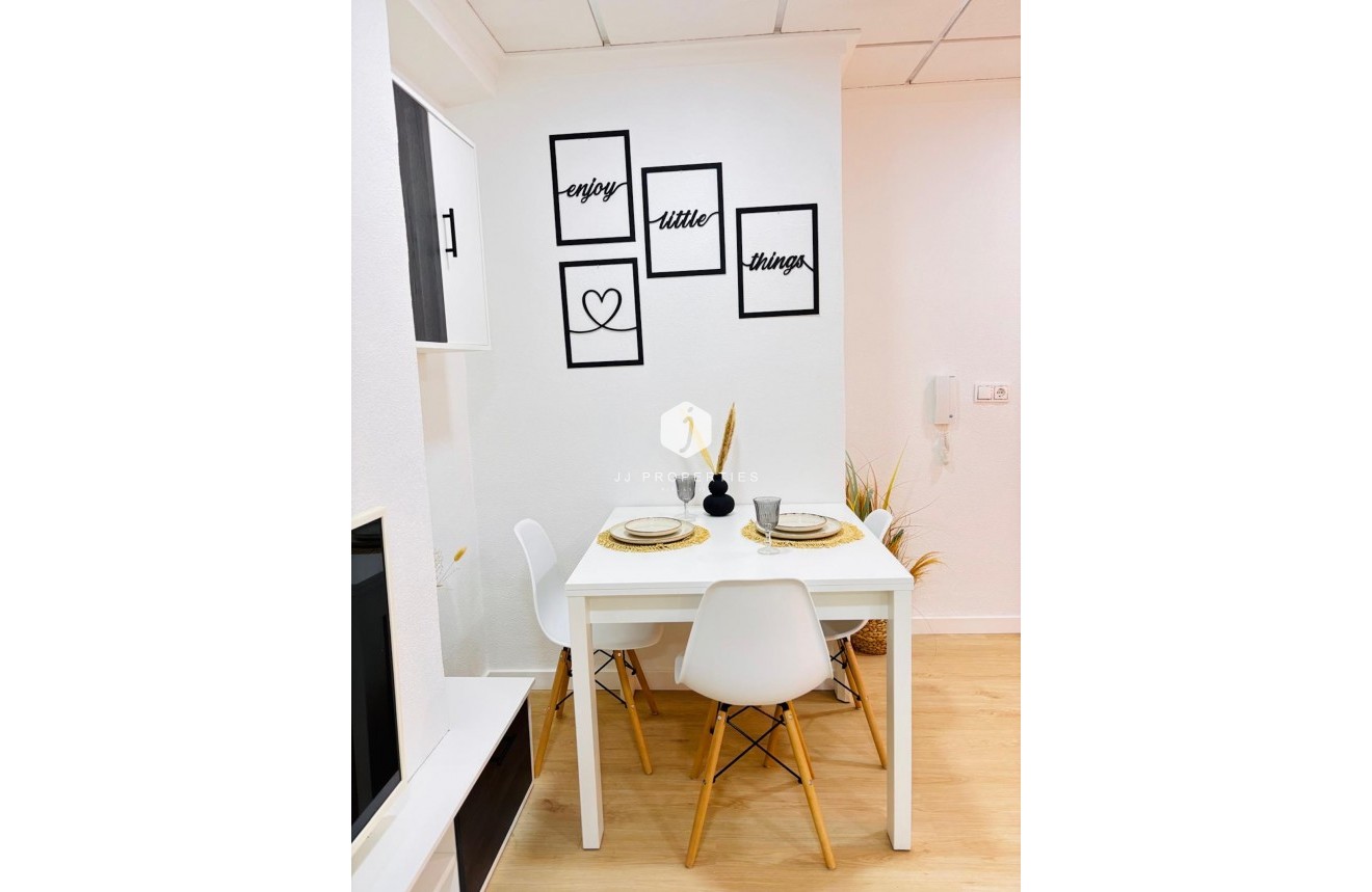 Tweedehands - Appartement / flat -
Torrevieja - Costa Blanca