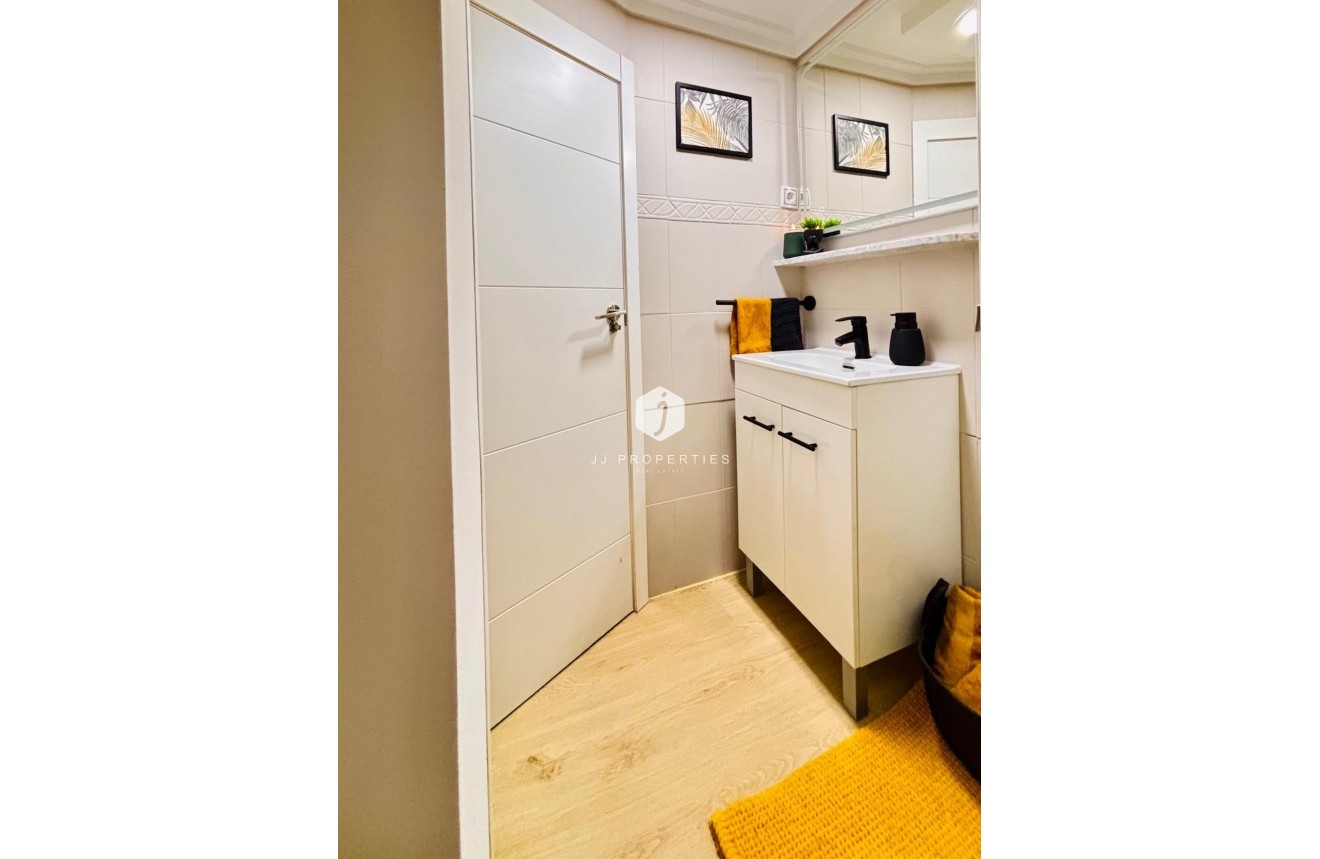 Tweedehands - Appartement / flat -
Torrevieja - Costa Blanca