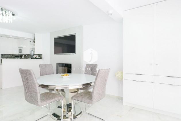 Resale - Chalet -
Torrevieja - Punta prima